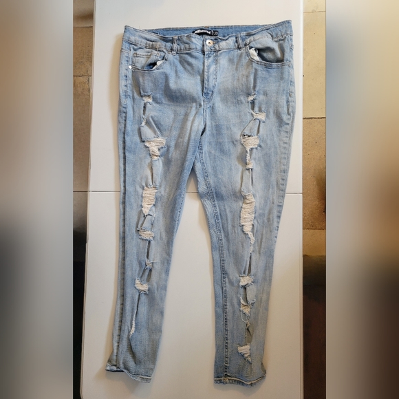 Distressed Jeans - Picture 1 of 3